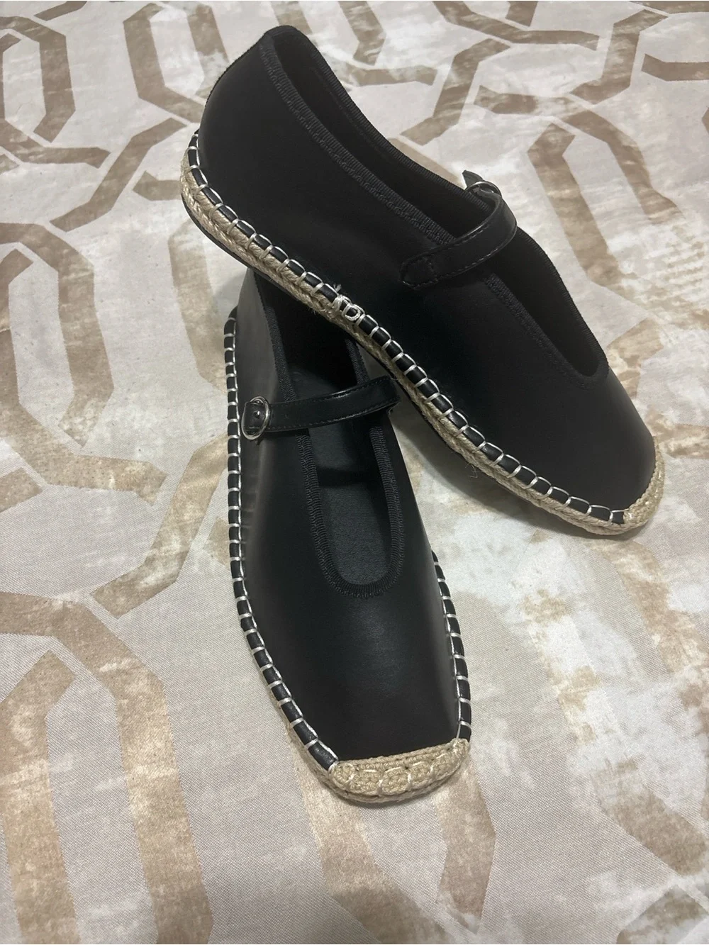 Coutgo sleek black